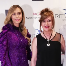 Los premiados Ángela Ponce, Eugeni Rodríguez y Erik García, con Mar Cambrollé. / SANTIAGO F. REVIEJO