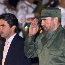 Aznar junto a Fidel Castro en una visita del expresidente del Gobierno español a La Habana con motivo de la Cumbre Iberoamericana de 1999. - AFP