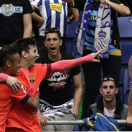 Neymar y Messi celebran el gol del argentino ante el Espanyol. EFE/Alberto Estévez