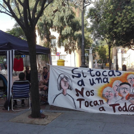 El lugar donde se encuentran acampados Lidia y Santi, frente a la Junta de Carabanchel. /ASAMBLEA DE CARABANCHEL