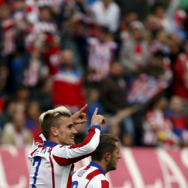 Griezmann celebra uno de sus goles contra el Elche. REUTERS/Susana Vera