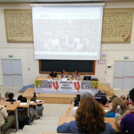 Jesús Rodríguez, Teresa Rodríguez y Ángela Aguilera en la Universidad de Verano en Cádiz. TWITTER/@SiSePuedeSanfer
