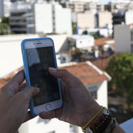 Algunos teléfonos móviles podrán beneficiarse de este tipo de sistemas.  EFE / Marcelo Sayão
