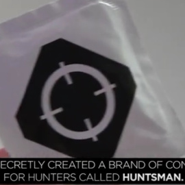 Los condones 'Huntsman' que PETA ha enviado a los hermanos Trump.