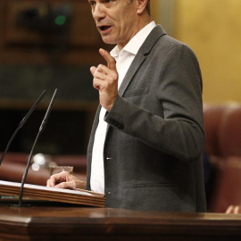 El diputado de Ciudadanos, Toni Cantó, durante su intervención en el Pleno del Congreso de los Diputados, esta tarde en Madrid. EFE/JP Gandul