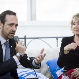 La presidenta del PP y candidata a la Alcaldía de Madrid, Esperanza Aguirre, durante la reunión que ha mantenido hoy con agentes del sector turístico. EFE/Luca Piergiovanni