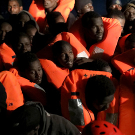 Migrantes rescatados en la costa de Libia. REUTERS