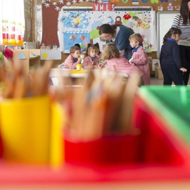 Una empleada de Educación Infantil. EUROPA PRESS/Archivo