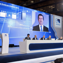El presidente de Endesa, Borja Prado, interviene durante la junta general de accionistas de la eléctrica. EFE/Fernando Villar