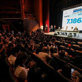 Imagen de la conferencia de prensa en el que se ofrecieron los resultados de la consulta. | MIGUEL GUTIÉRREZ (EFE)