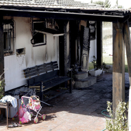 Foto de la vivienda donde ocurrió ayer el incendio de El Palmar, en Vejer (Cádiz) / EFE