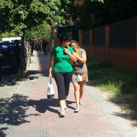 La mujer desahuciada esta mañana en Alcalá de Henares / PAH Corredor de Henares