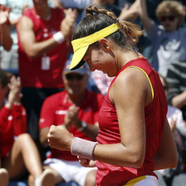 La tenista española Garbiñe Muguruza celebra su victoria ante la tenista italiana Roberta Vinci. /EFE