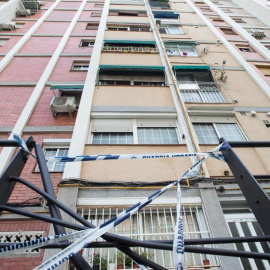 14/06/2018.- Un hombre ha fallecido en Cornellà de Llobregat (Barcelona) después de saltar por la ventana de su vivienda, situada en una décima planta, cuando una comitiva judicial había acudido al piso para ejecutar un desahucio por impago