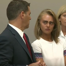 Michelle Carter y su abogado durante el juicio /abc News