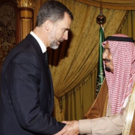 Felipe VI ofrece sus condolencias al Rey Salman por el fallecimiento del Rey Abdullah. FOTO: CASA REAL