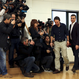 El líder de Podemos, Pablo Iglesias, y el secretario general del PSOE, Pedro Sánchez, antes de su última reunión en el Congreso de los Diputados. REUTERS/Sergio Perez