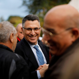 Gideon Saar, un miembro popular del partido Likud y rival del primer ministro israelí Benjamin Netanyahu en las primarias de liderazgo del partido Likud, habla con sus partidarios en Rishon Lezion, Israel.