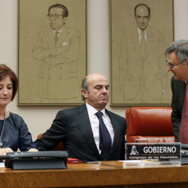 El ministro de Economía en funciones, Luis de Guindos, en sucomparecencia en el Congreso para explicar el Plan de Estabilidad Presupuestaria 2016-2019. EFE/Chema Moya