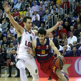 Claver y Abrines, durante el partido. EFE/Marta Pérez