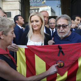 La presidenta de la Comunidad de Madrid, Cristina Cifuentes, durante el minuto de silencio el pasado viernes 18 de agosto. EFE/ Mariscal