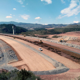 El cuerpo de la presa de Mularroya, que tendrá 83 metros de altura, supera ya los 75. / MINISTERIO DE AGRICULTURA, ALIMENTACIÓN Y MEDIO AMBIENTE