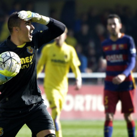 Sergio Asenjo en el Villarreal-Barcelona el pasado 20 de marzo./AFP