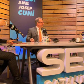 La candidata de Barcelona en Comú, Ada Colau, i el candidat d'ERC, Ernest Maragall, per l'alcaldia de Barcelona durant el cara a cara a la ràdio SER Catalunya. Cadena SER