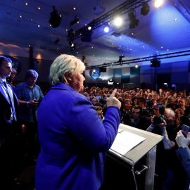 La primera ministra noruega, Erna Solberg, habla a sus simpatizantes en Oslo (Noruega). EFE/Junge Heiko