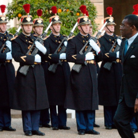 El presidente de Guinea Ecuatorial, Teodoro Obiang, a su llegada al Palacio del Elíseo durante una visita oficial a Francia en 2007. - AFP