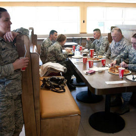 Zona de restauración de la Base Naval de Rota (Cádiz).  Román Ríos (EFE)