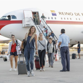 Españoles afectados por el huracán Irma a su llegada a la base aérea de Torrejón de Ardoz, en Madrid. - EFE