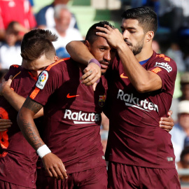 Paulinho marca el segundo tanto de la victoria. REUTERS/Paul Hanna