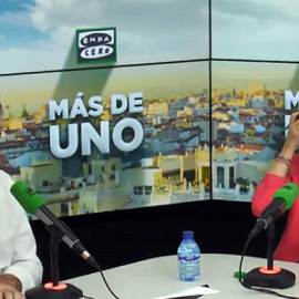 La ministra de Defensa, Margarita Robles, en un momento de su entrevista con Carlos Alsina, en Onda Cero.