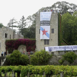 Militantes del BNG entran en el Pazo de Meirás con pancartas: "Franquismo, nunca máis" / EUROPA PRESS