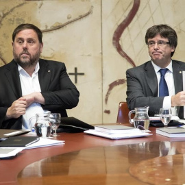 Oriol Junqueras i Carles Puigdemont a la reunió del govern de la Generalitat
