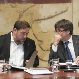 Oriol Junqueras y Carles Puigdemont. / MARTA PÉREZ (EFE)