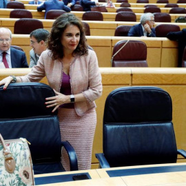 18/06/2018.- La ministra de Hacienda María Jesús Montero, durante el debate de presupuestos, esta mañana en el Senado.-EFE/Fernando Alvarado