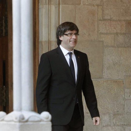 El presidente de la Generalitat, Carles Puigdemont, en su primer Sant Jordi como jefe del ejecutivo, EFE/Marta Pérez
