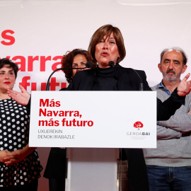 La presidenta del Gobierno de Navarra y candidata de Geroa Bai a renovar el cargo, Uxue Barkos, durante su intervención para valorar los resultados de las elecciones de este domingo. EFE/Villar López