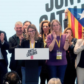 La dirigent de JxCat, Elsa Artadi al costat del president de la Generalitat, Quim Torra i de Neus Munté, després de donar-se a conèixer els resultats de les eleccions del 26M. EFE/Marta Pérez