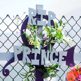 Homenaje a Prince en su residencia de Chanhassen, Minnesota. / EFE