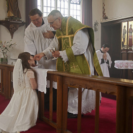 Imagen de archivo de una primera comunión.