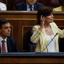 La vicepresidenta y ministra socialista, Carmen Calvo, durante la primera sesión de control del Gobierno en la Cámara Baja / EFE