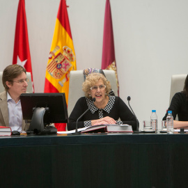 La alcaldesa de Madrid, Manuel Carmena, durante el pleno abierto a todos los ciudadanos celebrado este domingo.