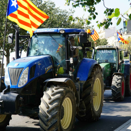 Pagesos de la Plana de LLeida amb els seus tractors es sumen a la campanya en favor del referèndum