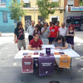Un momento de la rueda de prensa de la plataforma Vallekas Decide. EUROPA PRESS