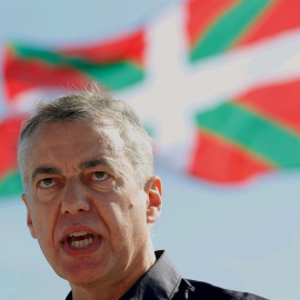El lehendakari, Iñigo Urkullu, interviene en el mitin central del Alderdi Eguna, que el PNV celebra hoy en las campas de Foronda, a las afueras de Vitoria. EFE/David Aguilar
