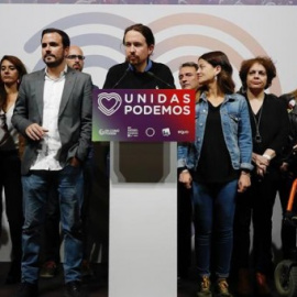 El candidat d'Unidas Podemos, Pablo Iglesias, al costat del coordinador federal d'IU, Alberto Garzón, i altres dirigents principals d'Unidas Podemos després de les passades eleccions del 28-A. EFE/J.P. Gandúl