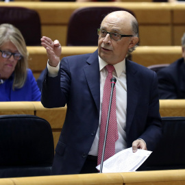 El ministro de Hacienda, Cristóbal Montoro, durante la sesión de control al Gobierno en el pleno del Senado. EFE/Chema Moya
